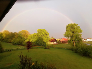 Weißenbach unter dem Regenbogen