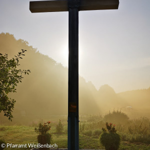 Kreuz im Licht.