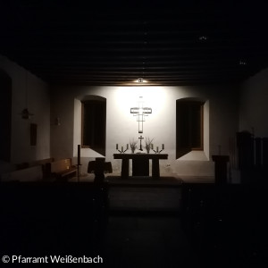 Kirche Weißenbach - Kreuz im Altarraum